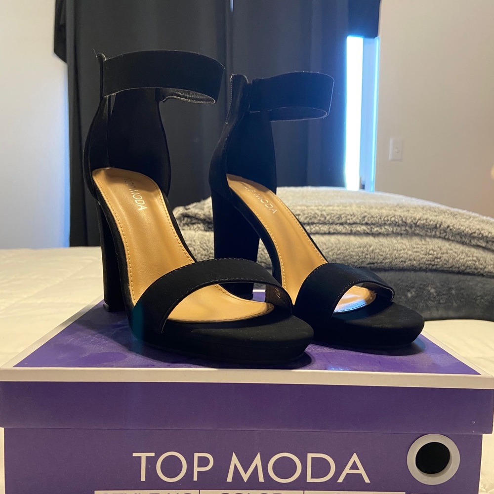 Heels - Picture 2 of 4